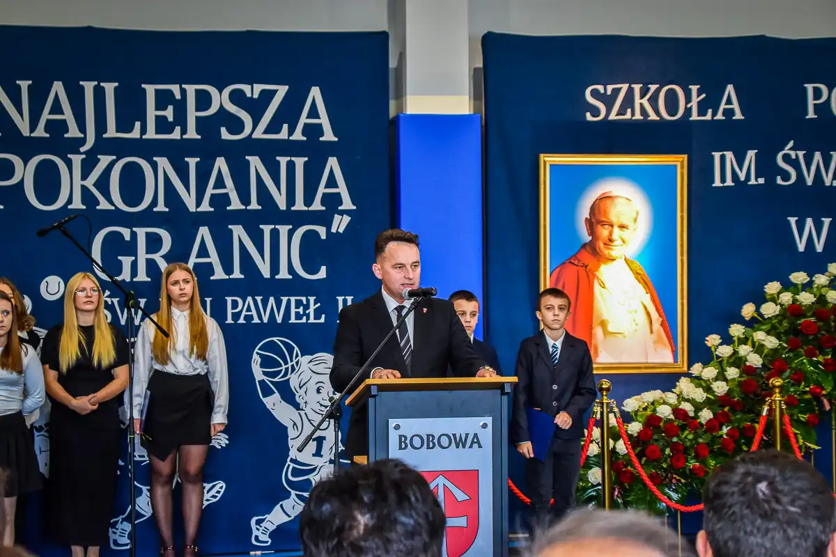 Stróżna świętuje: szkoła zyskała patrona i nową salę sportową