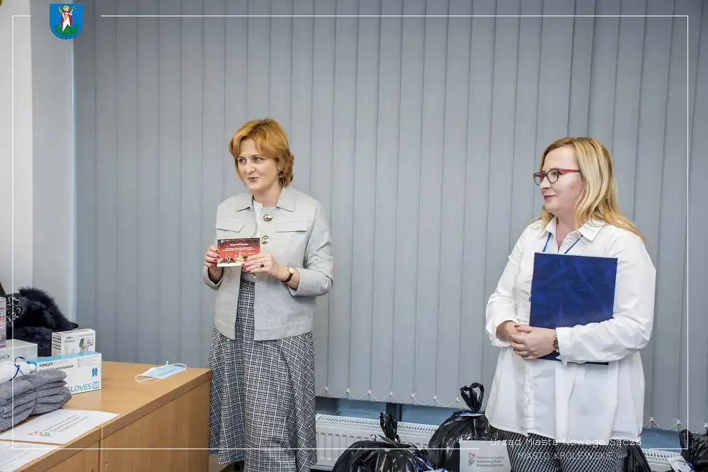 W nowosądeckim MOPS przekazano paczki wsparcia dla potrzebujących