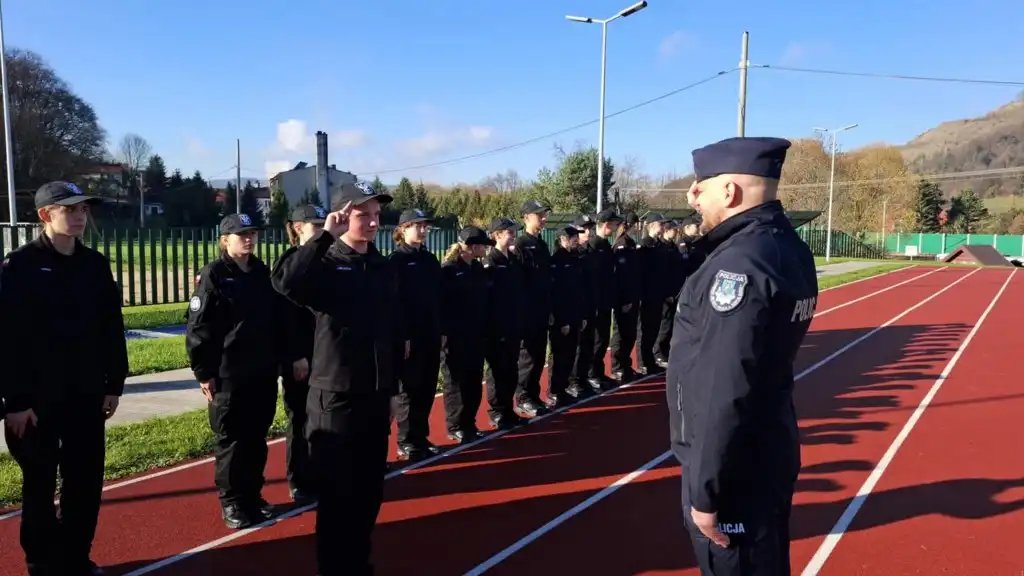 Dyscyplina i precyzja. Młodzież z Orkana ćwiczyła pod okiem policji