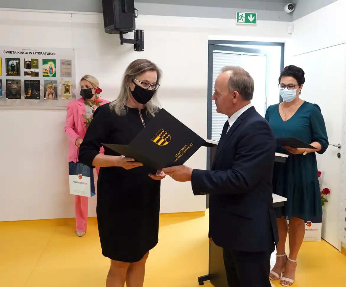 Dzień Bibliotekarza w Przysietnicy. Starosta wręczył nagrody za propagowanie czytelnictwa