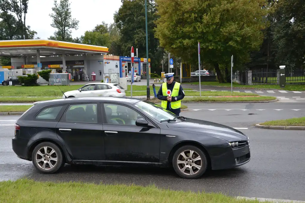 ROADPOL Safety Days z sądecką drogówką. Był symulator dachowania i alkogogle