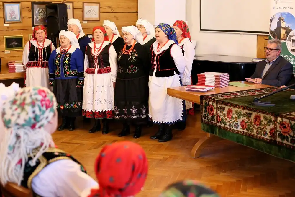 Krakowiacy, Lachy i Górale. Opowieść o strojach wsi małopolskiej