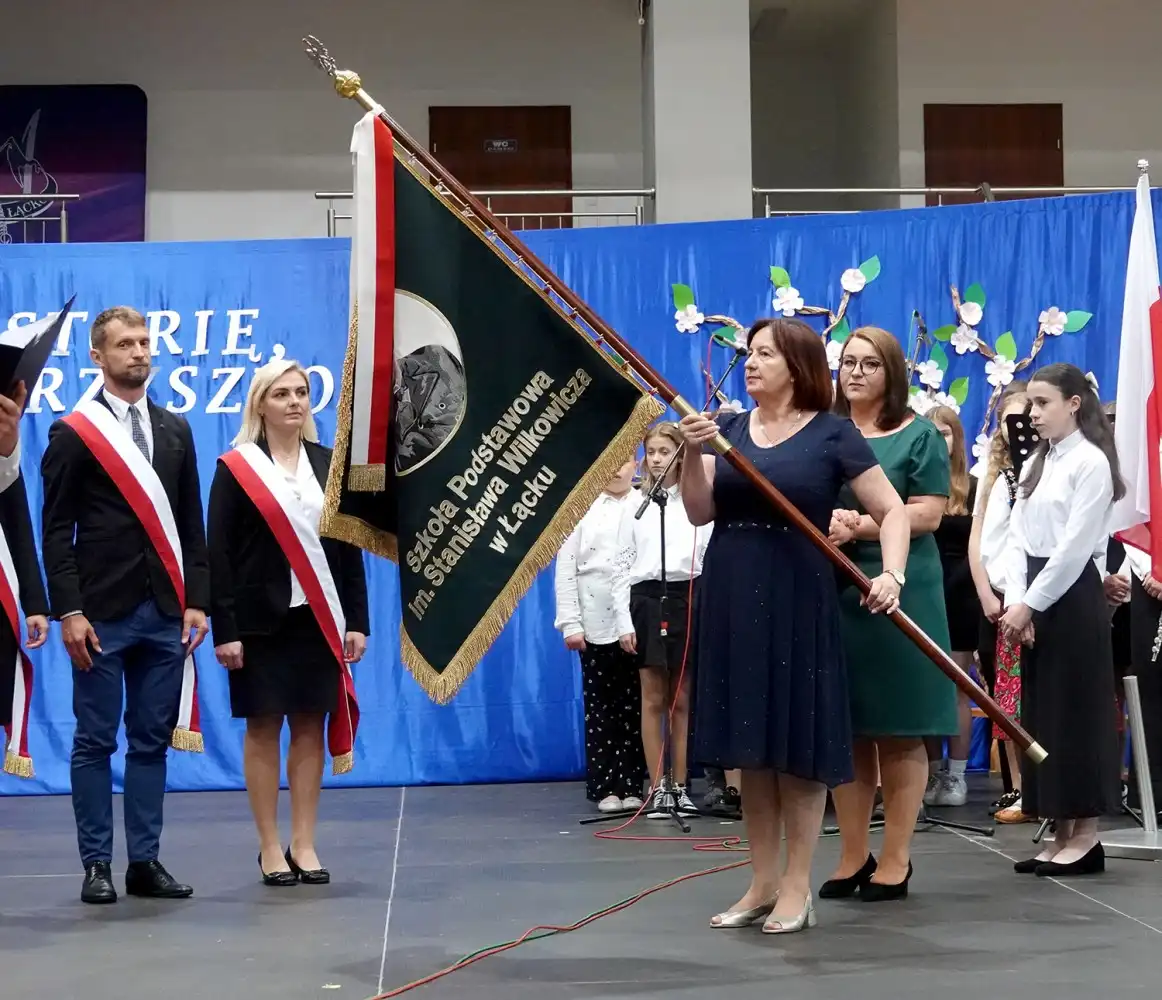 Szkoła Podstawowa w Łącku otrzymała swój sztandar