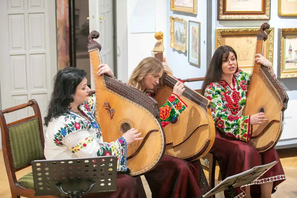 Koncert ukraińskich bandurzystek w Muzeum Okręgowym