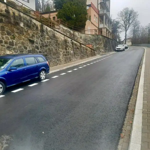 Krynica Zdrój. Ulica Piękna po remoncie. Nowa nawierzchnia i oświetlenie