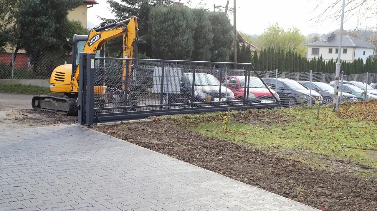 Parking przy szkole w Pisarzowej oddany do użytku mieszkańcom