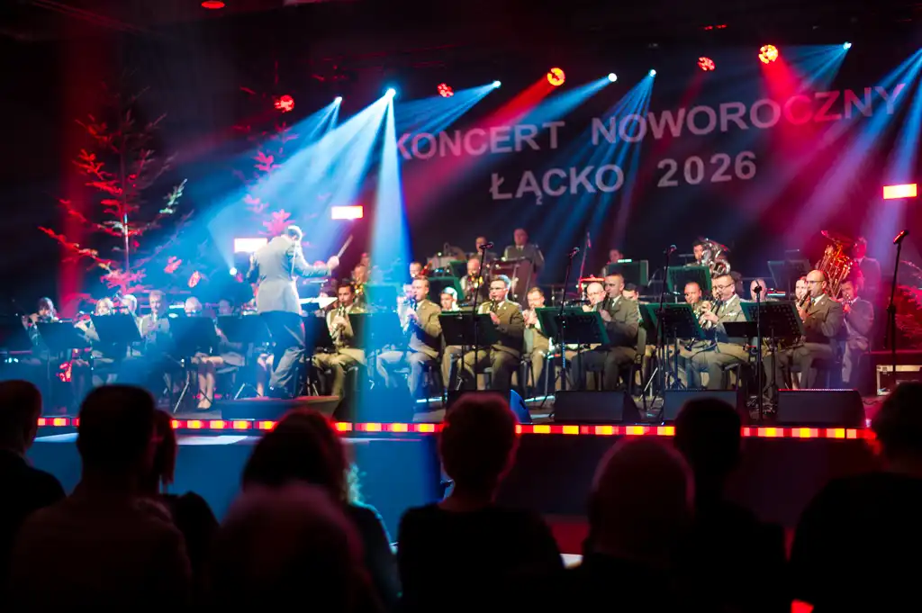 Hala w Łącku wypełniona dźwiękami. Wyjątkowy koncert noworoczny