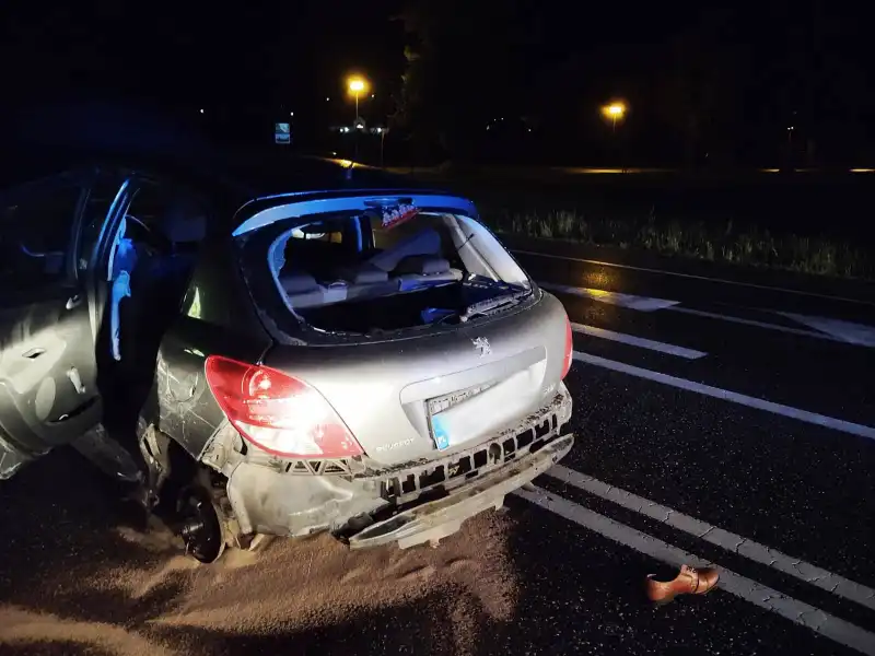 Wypadek na DK75 w Wielogłowach. Zderzyły się dwa pojazdy. Jedna osoba trafiła do szpitala