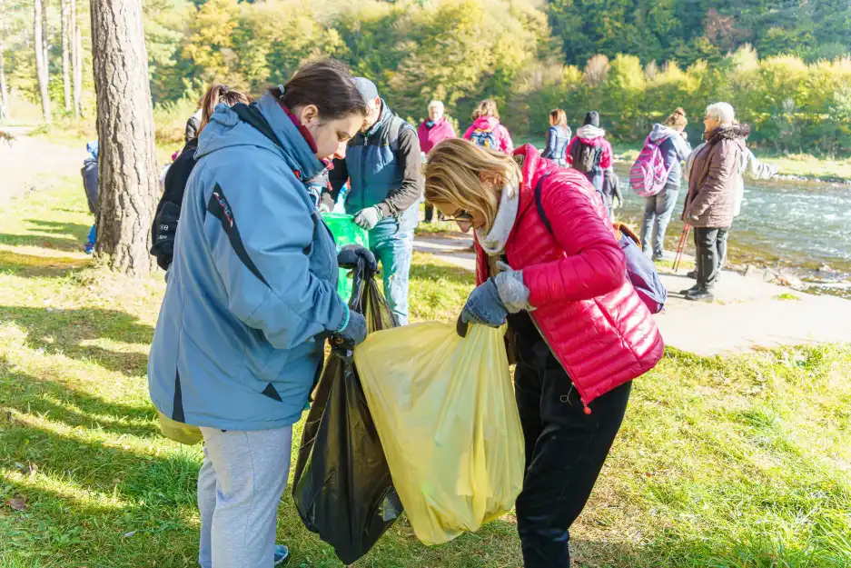 Krótki spacer i mnóstwo śmieci. Wolontariusze posprzątali brzegi Popradu