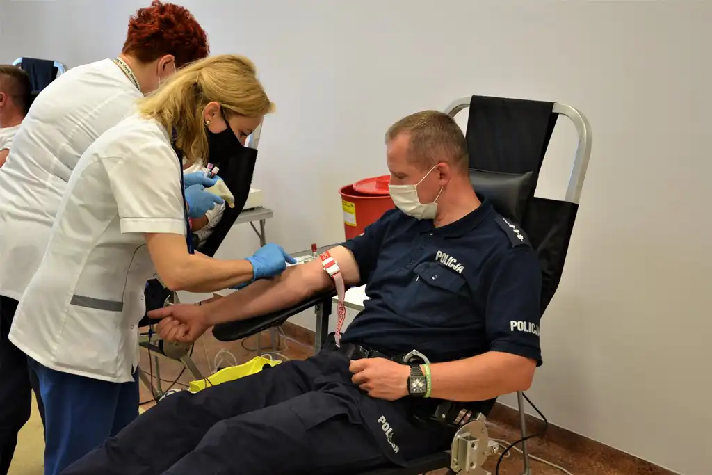 Akcja „103 litry krwi na 103. rocznicę powstania Policji” trwa nadal. 22 czerwca w Nowym Sączu zebrano ponad 8 litrów krwi