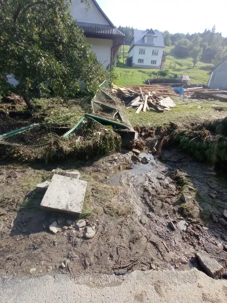 Intensywne opady deszczu zniszczyły drogi na terenie gminy Muszyna