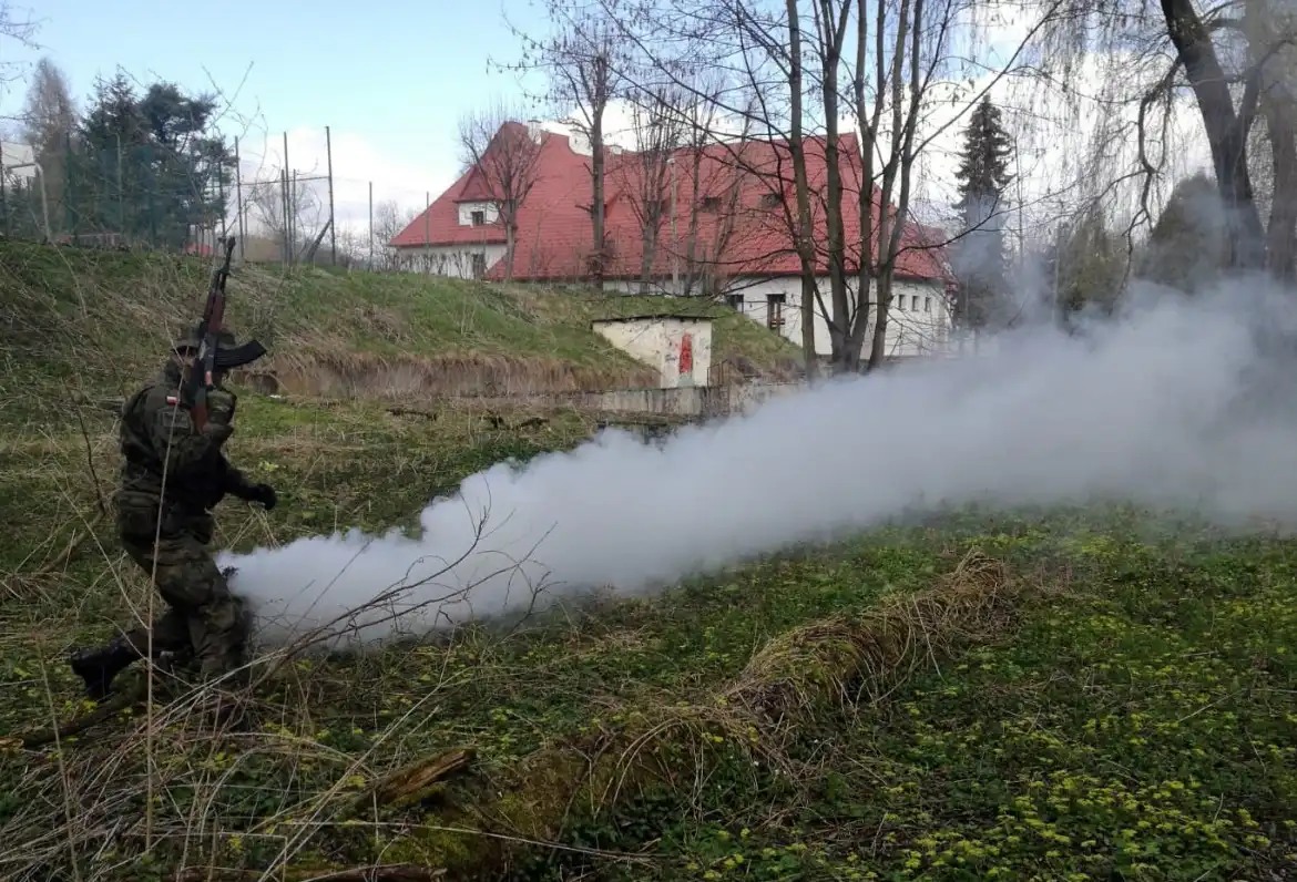 W ZS w Marcinkowicach przyszli żołnierze zdobywają praktyczne umiejętności