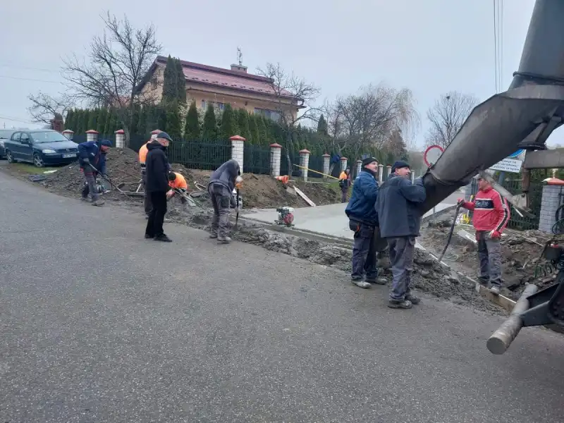 Nawierzchnia drogi Mogilskie Cisy gotowa