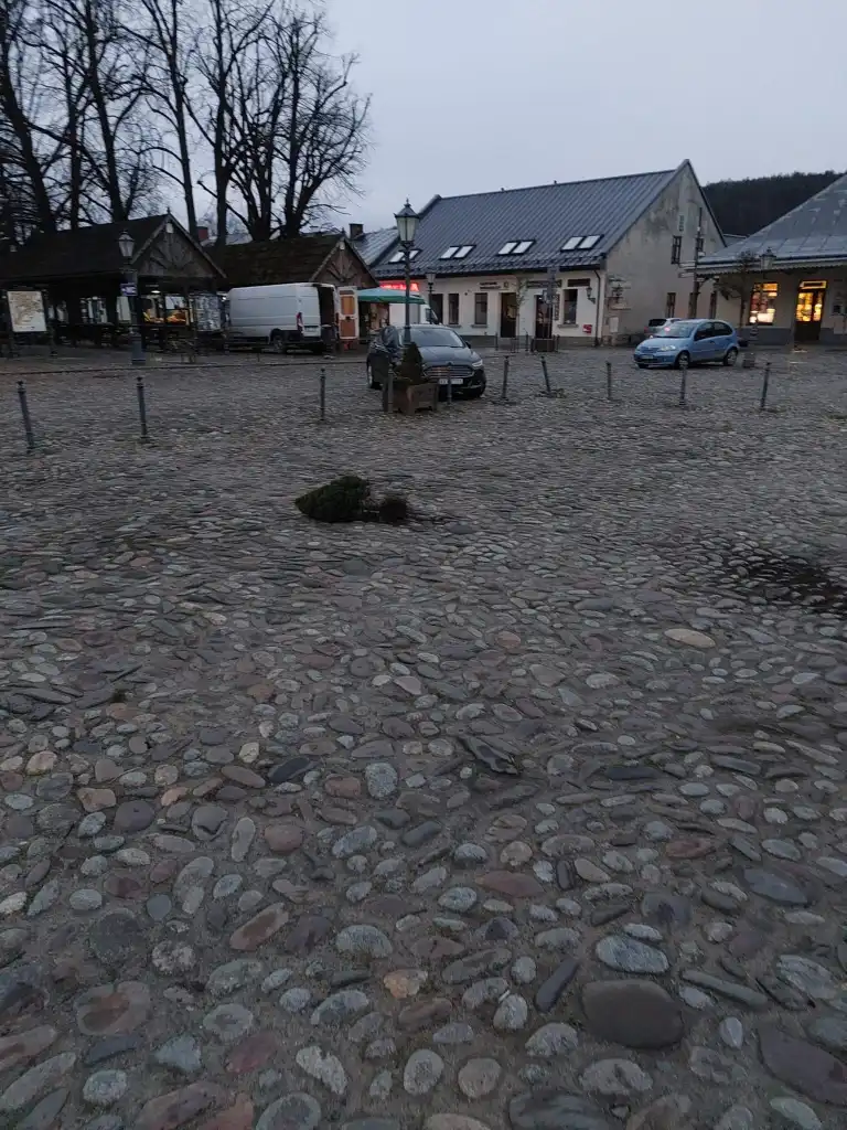 Wandalizm na starosądeckim rynku