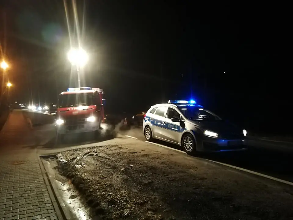 Mszana Dolna: Samochód osobowy potrącił pieszego. Mężczyzna w ciężkim stanie trafił do szpitala