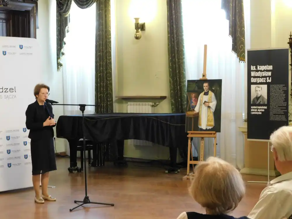 W ratuszu otwarto wystawę zatytułowaną „Ks. kapelan Władysław Gurgacz SJ”