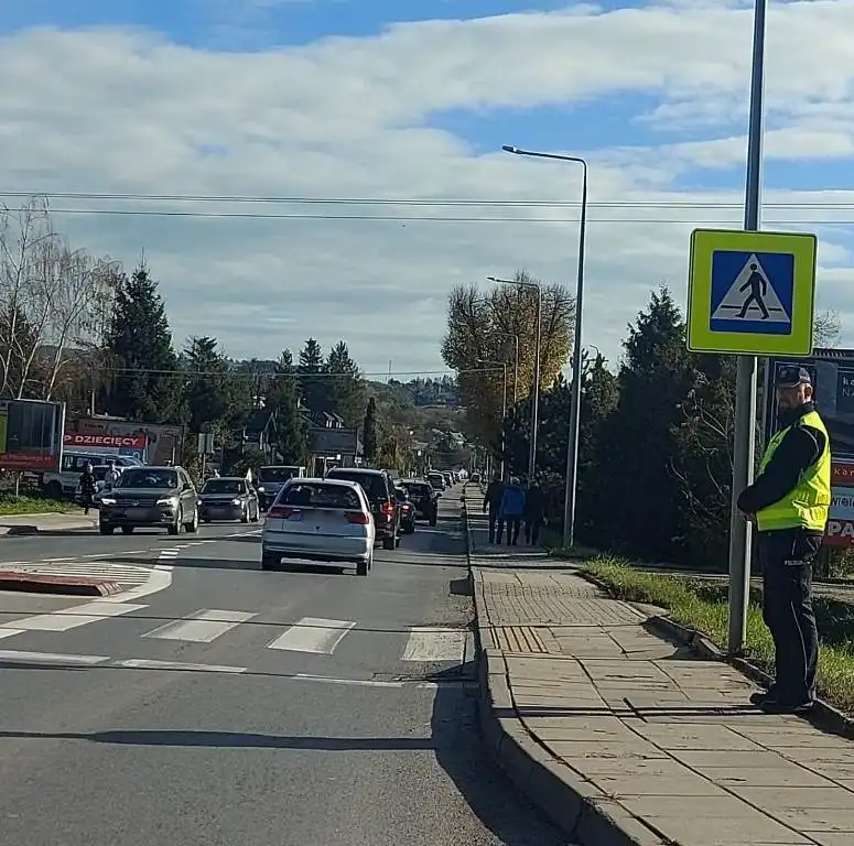 Sądeccy policjanci dbają o bezpieczeństwo w rejonch cmentarzy