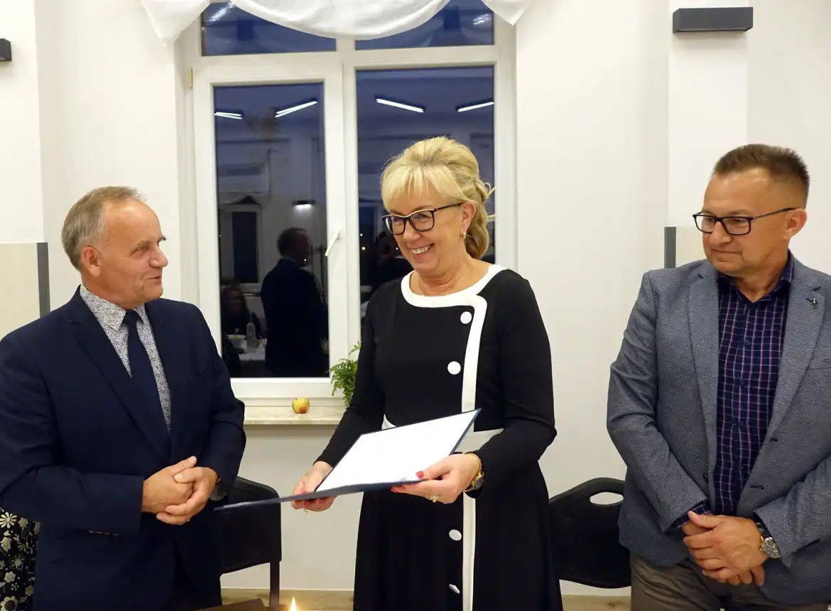 Przedstawiciele władz Powiatu Nowosądeckiego i Zespół Regionalny „Janczowioki” gościli na powiatowo-gminnych dożynkach w Strzepczu