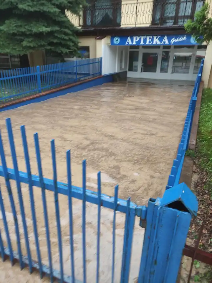Sądecczyzna powódź: Zalane domy, zniszczone drogi, podtopione gospodarstwa (ZDJĘCIA)