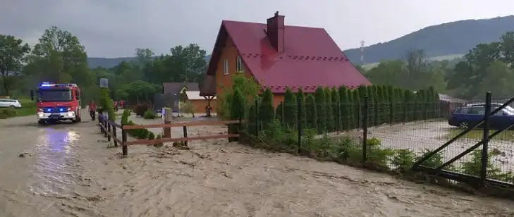 Weekendowe intensywne opady deszczu w powiecie gorlickim. Strażacy podjęli kilkanaście interwencji