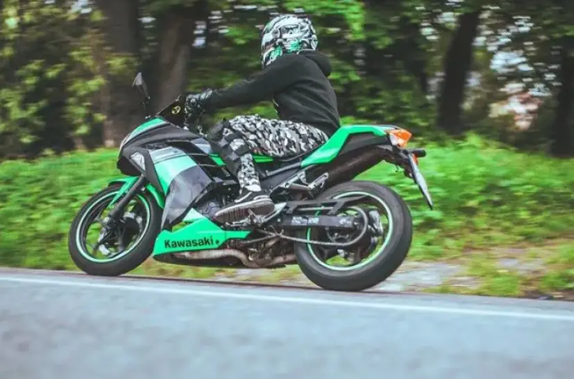 Jechał nieubezpieczonym i niedopuszczonym do ruchu motocyklem. Odpowie przed sądem