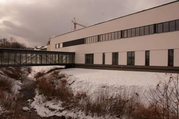 Kończy się budowa hali sportowo-widowiskowej w Korzennej