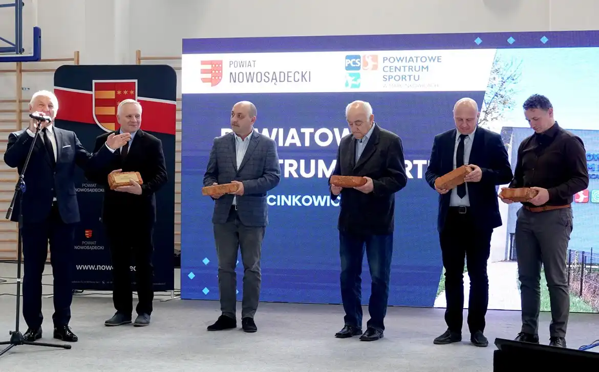 Powiatowe Centrum Sportu w Marcinkowicach otwarte