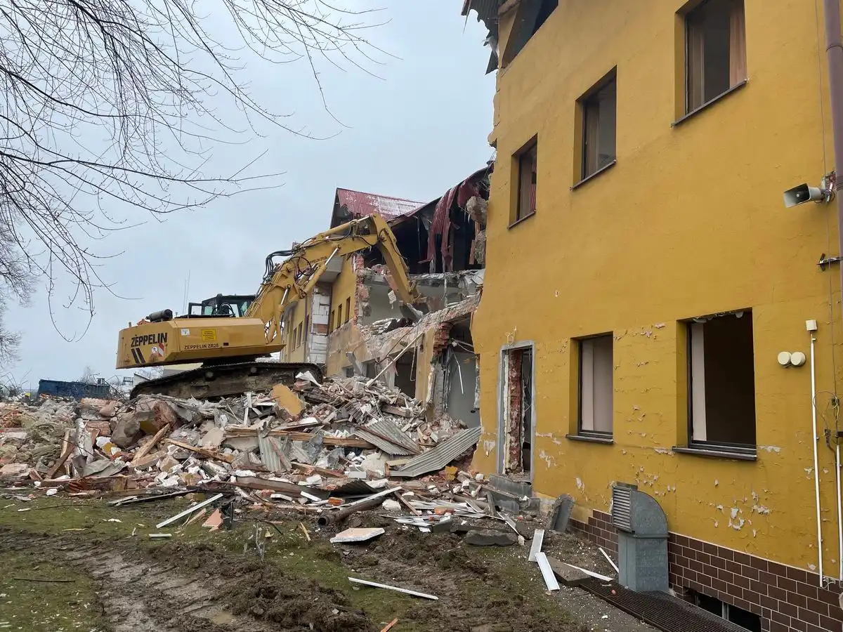 Trwa rozbiórka budynku JRG nr 2 w Nowym Sączu