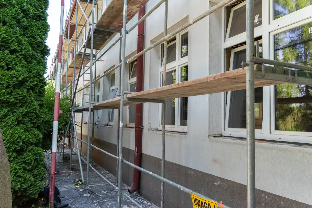 Trwa modernizacja budynku Zespołu Szkolno-Przedszkolnego w Stróżach