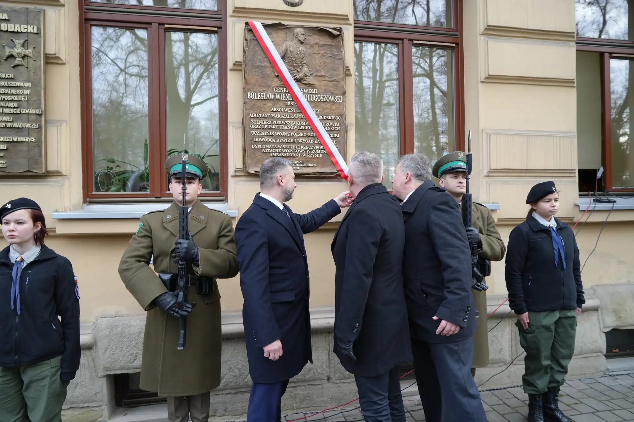 Wieniawa-Długoszowski na stałe w historii Nowego Sącza. Odsłonięto tablicę pamiątkową