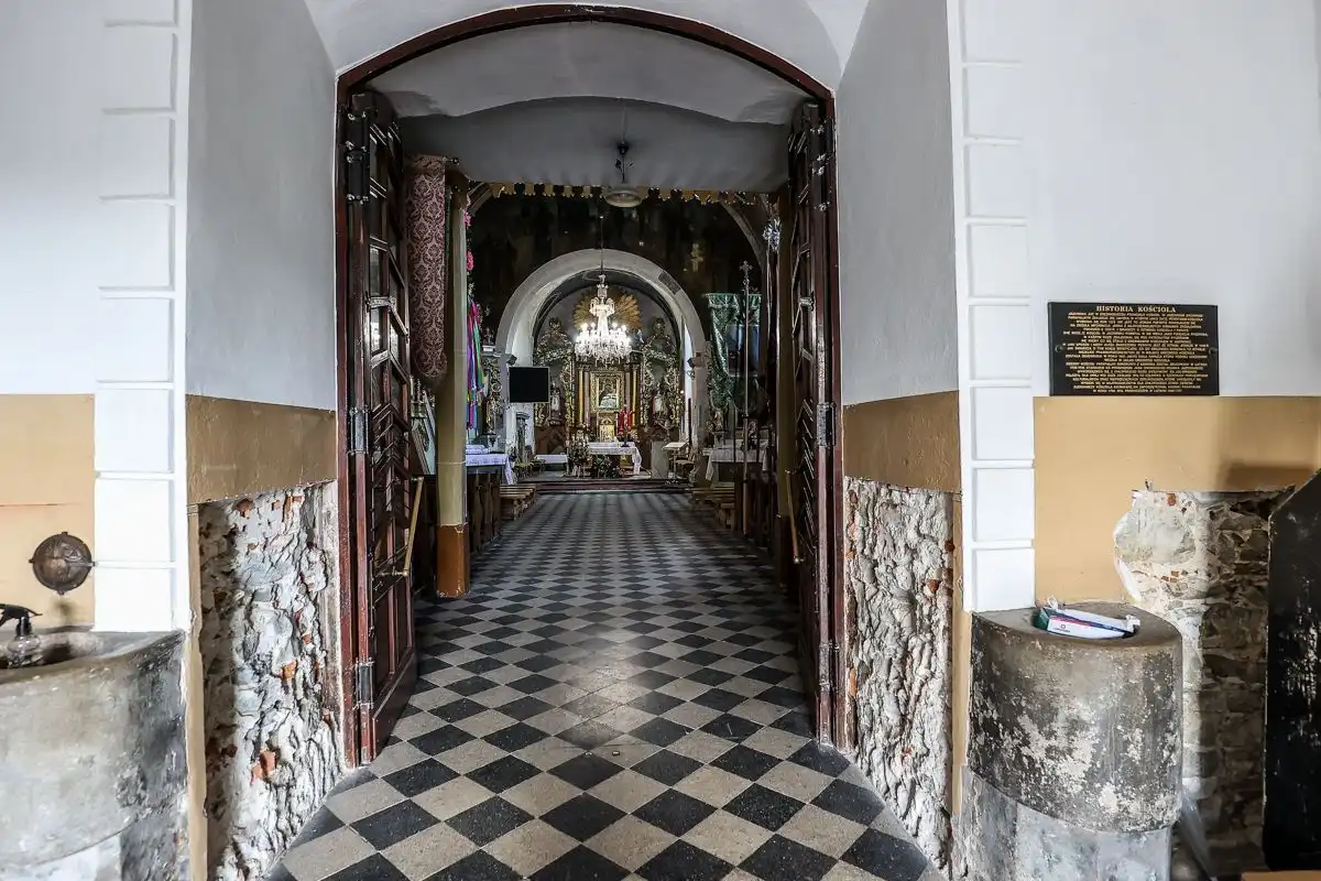 Parafia pw. Narodzenia Najświętszej Maryi Panny w Jazowsku z promesą na kontynuacje prac konserwatorskich