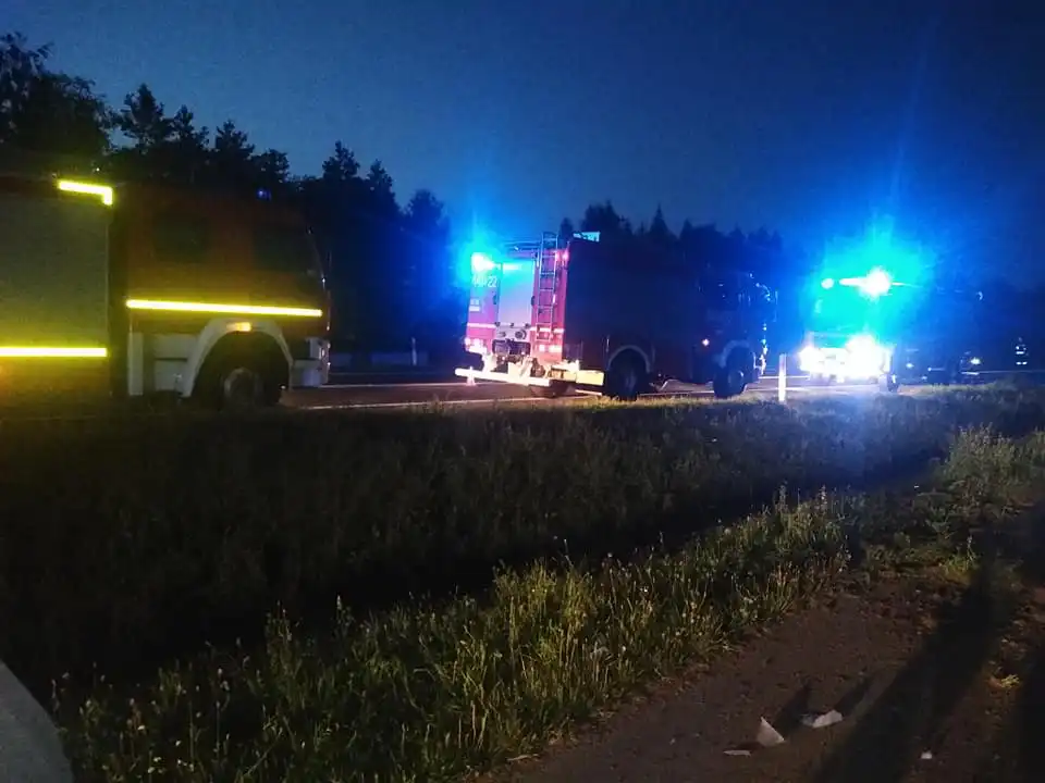 Wypadek samochodowy w Korczynie. Jedna osoba z obrażeniami trafiła do szpitala