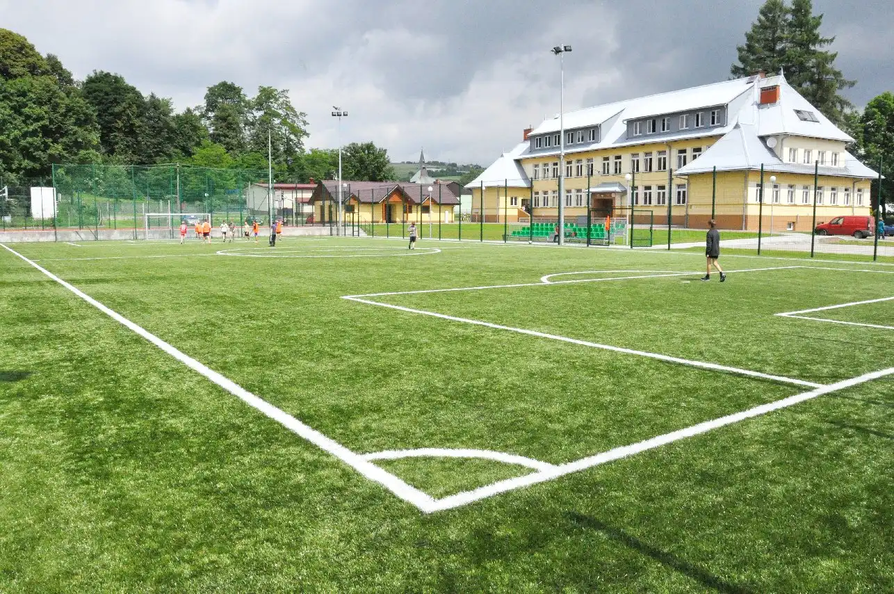 900 tysięcy na sport. Boiska w gminie Podegrodzie do remontu