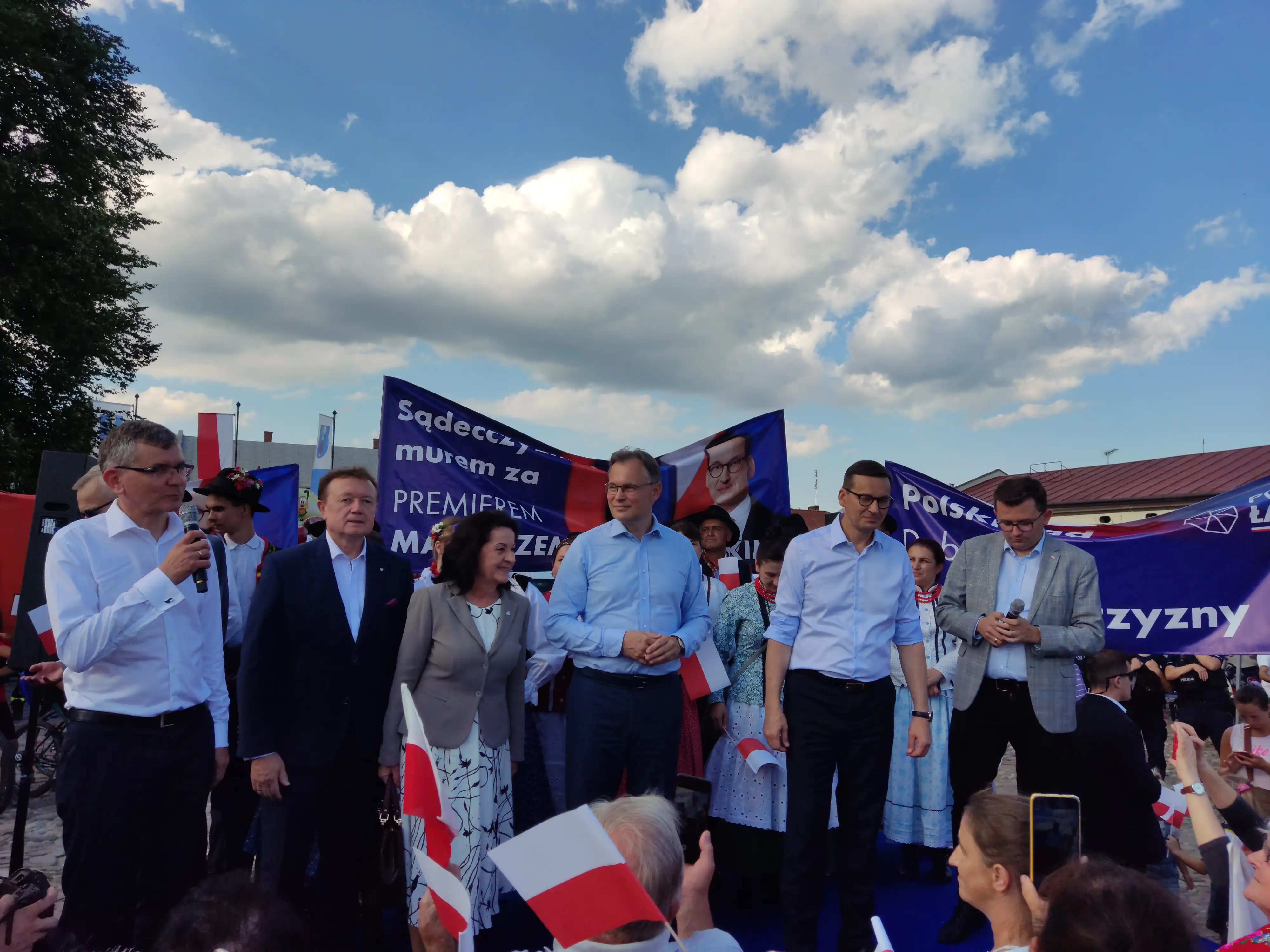 Premier Mateusz Morawiecki z wizytą w Starym Sączu [FILM]