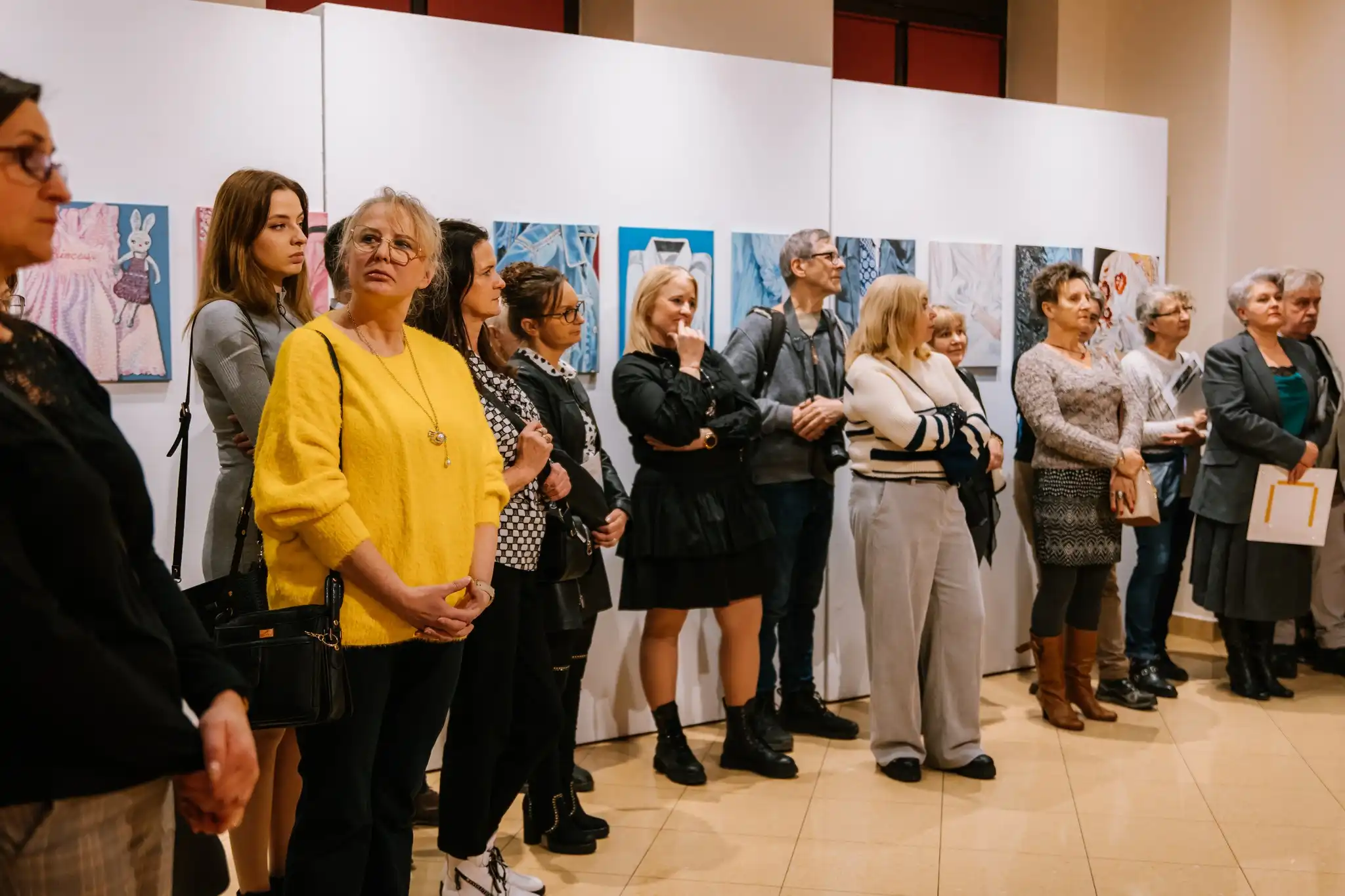 Malarstwo które dotyka życia. Wernisaż Barbary Gajewskiej w Galerii SOKÓŁ FOYER