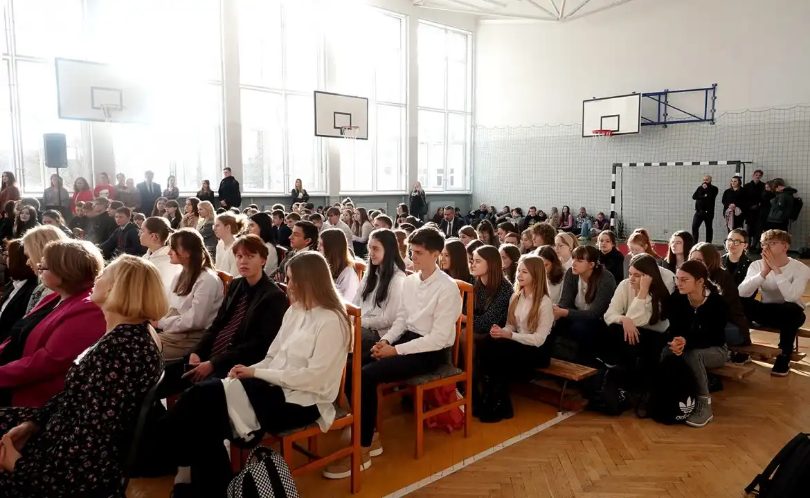 Wspólne kolędowanie i potrawy wigilijne w ZSP w Nawojowej