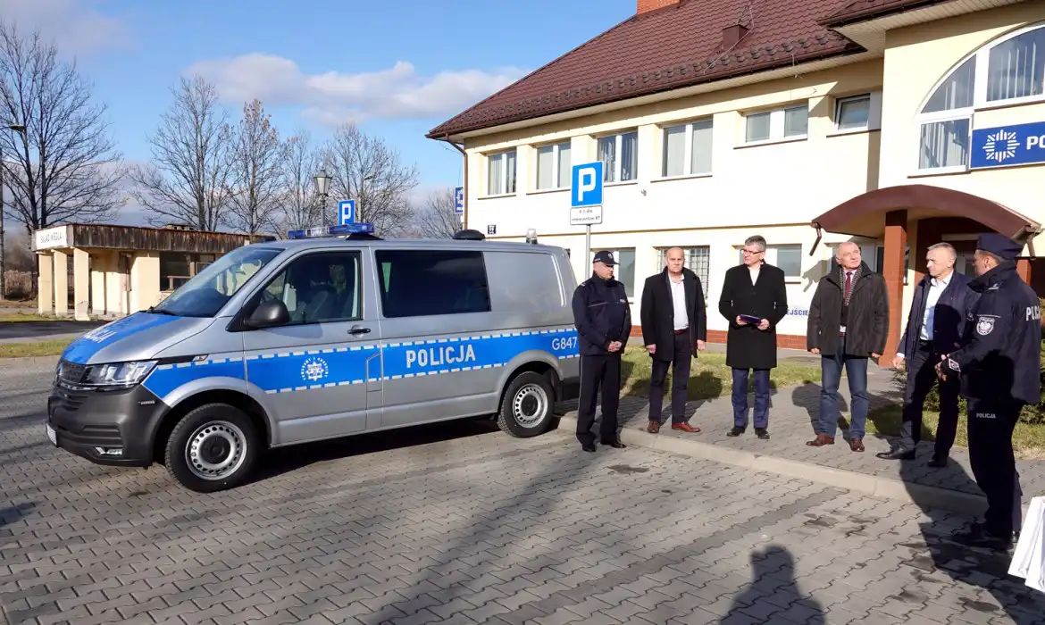 Starosądeccy policjanci mają nowy radiowóz