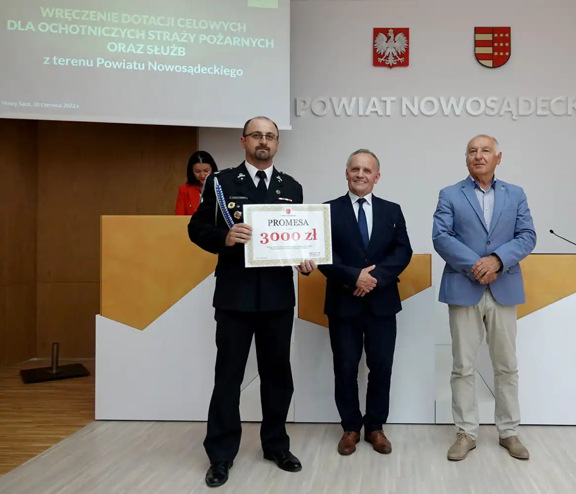 Blisko 300 tys. zł dla strażaków ochotników i służb z terenu powiatu nowosądeckiego