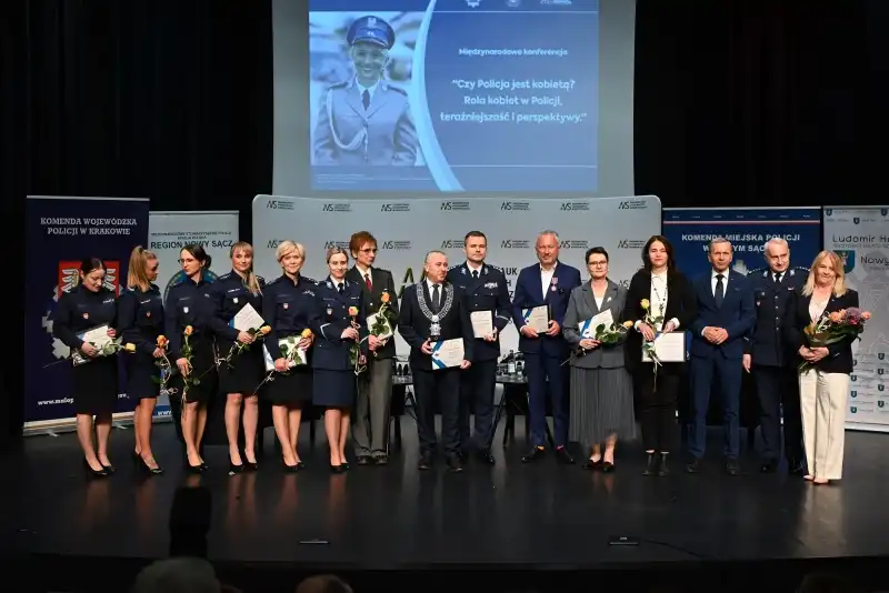 Kobiety w mundurach, prezydent z odznaczeniem. Wyjątkowa konferencja IPA w Nowym Sączu