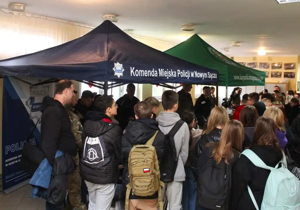Nawojowa: Wystawa poświęcona pamięci poległych mundurowych