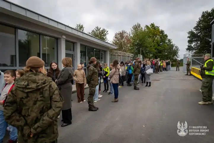 Limanowskie koszary otwarte dla uczniów. Edukacja i zabawa w jednym