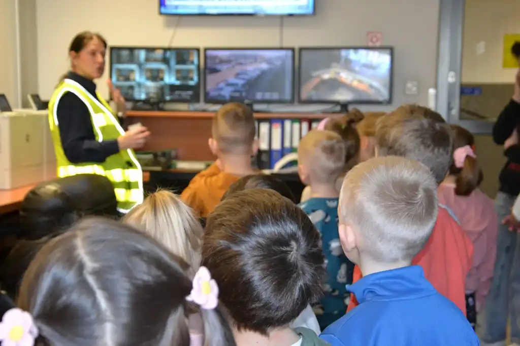 Mali goście z wizytą w Komendzie Miejskiej Policji w Nowym Sączu