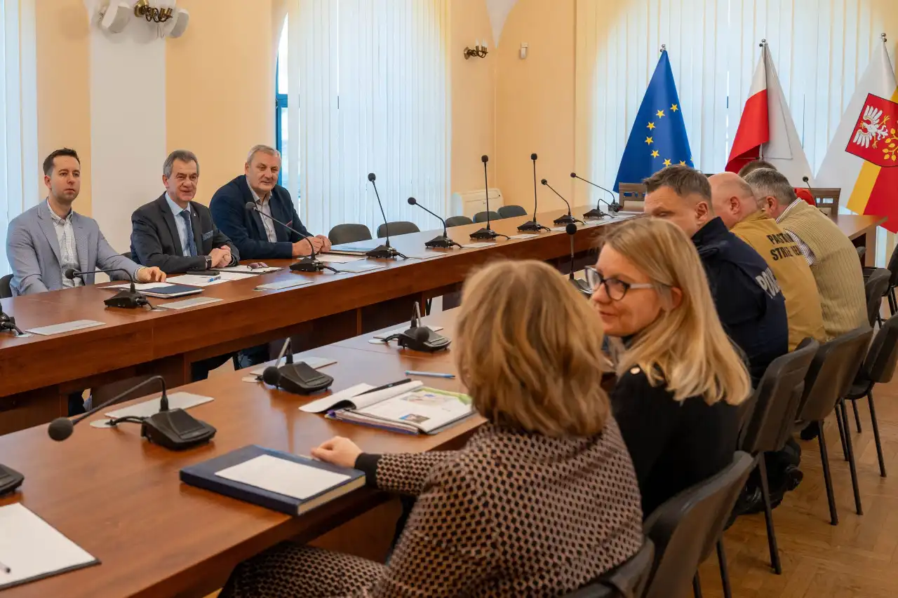 Bezpieczne ferie zimowe 2025 w powiecie limanowskim. Spotkanie Zespołu Zarządzania Kryzysowego