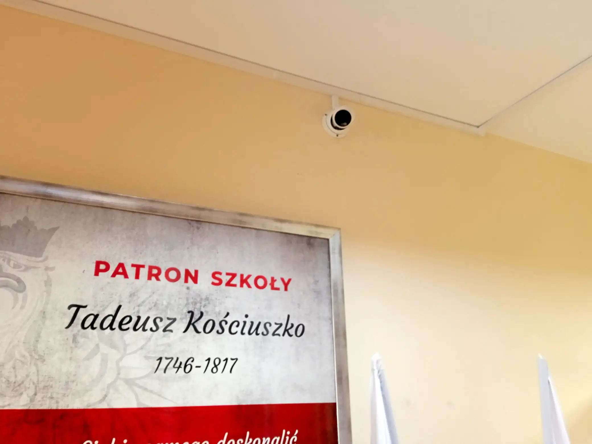 Nowoczesny monitoring w szkole w Siekierczynie. Bezpieczeństwo uczniów priorytetem