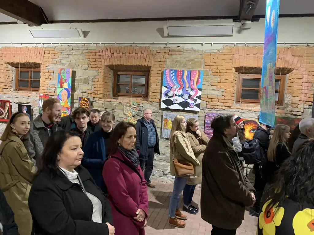 Wystawa Chruślicka 6 ART w Muzeum Dwory Karwacjanów i Gładyszów w Szymbarku