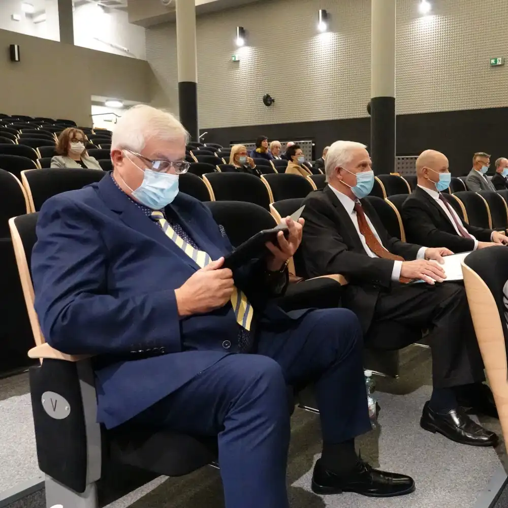 O inwestycjach i remontach zniszczonych wskutek powodzi dróg, na Sesji Rady Powiatu Nowosądeckiego