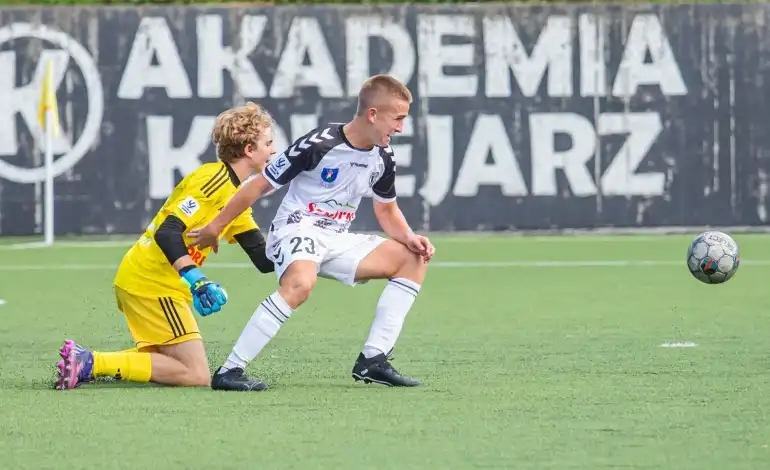W meczu Centralnej Ligi Juniorów U-17 Polonia Warszawa pokonuje Sandecję Nowy Sącz