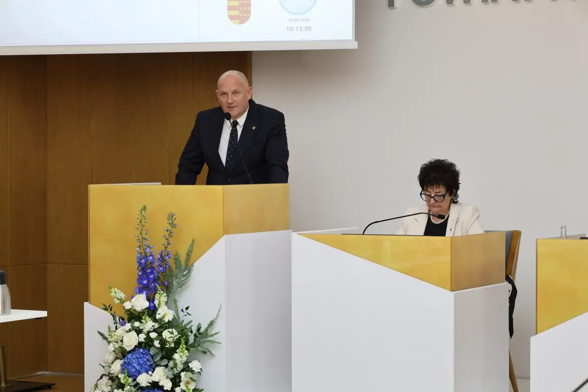 Jednogłośna decyzja radnych. Zarząd Powiatu Nowosądeckiego z absolutorium i wotum zaufania