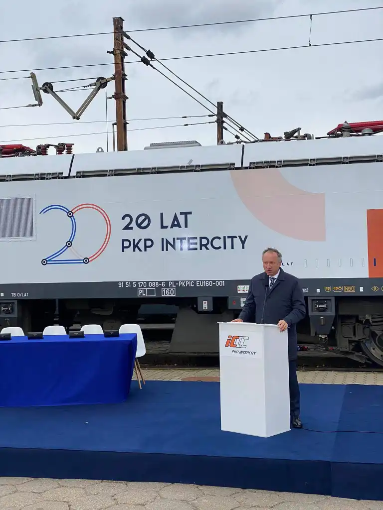 Newag dostarczy PKP Intercity 10 nowoczesnych lokomotyw rozwijających prędkość 200km/h