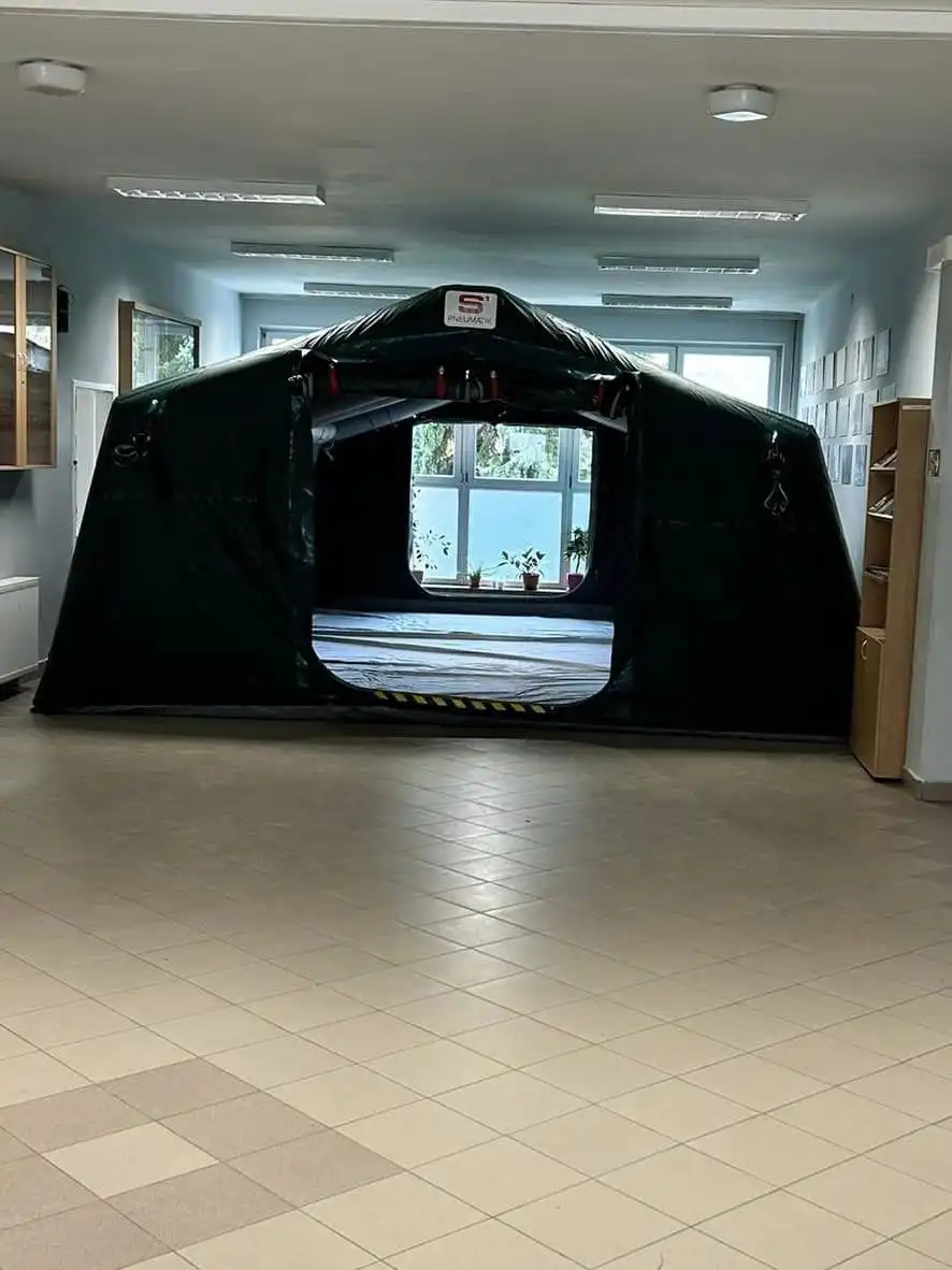 Nowoczesny namiot pneumatyczny dla 114 Batalionu Lekkiej Piechoty w Limanowej